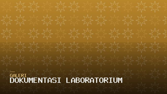 Mahasiswa melakukan praktikum di laboratorium
